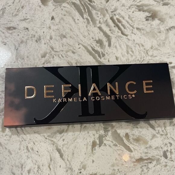Defiance Karmela Cosmetics Eyeshadow Palette NEW - Picture 2 of 2